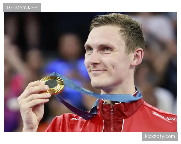 安赛龙赛场像拿着金卡的霸总，私下却像随手买咖啡的邻家男孩